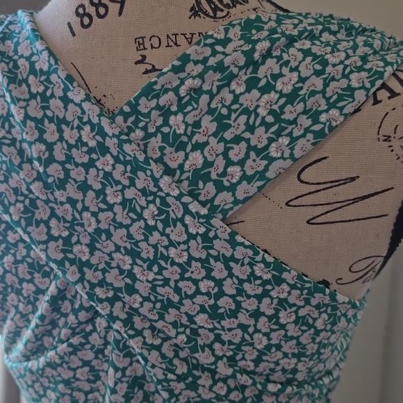 Kaileigh Green Floral Sleeveless Dress Size S (Fits M) Stretch Fit Boho Casual - Picture 4 of 10